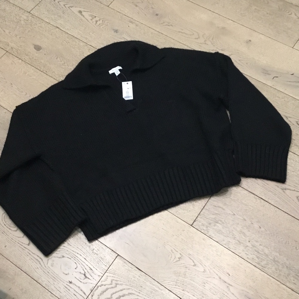 Woman’s Topshop black v neck with collar pullover sweater. Size 8-10. NWT! Cute!
